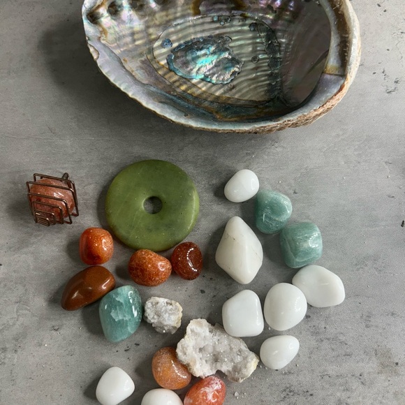 Mystical Abalone Shell with Assorted Stones - Picture 3 of 3